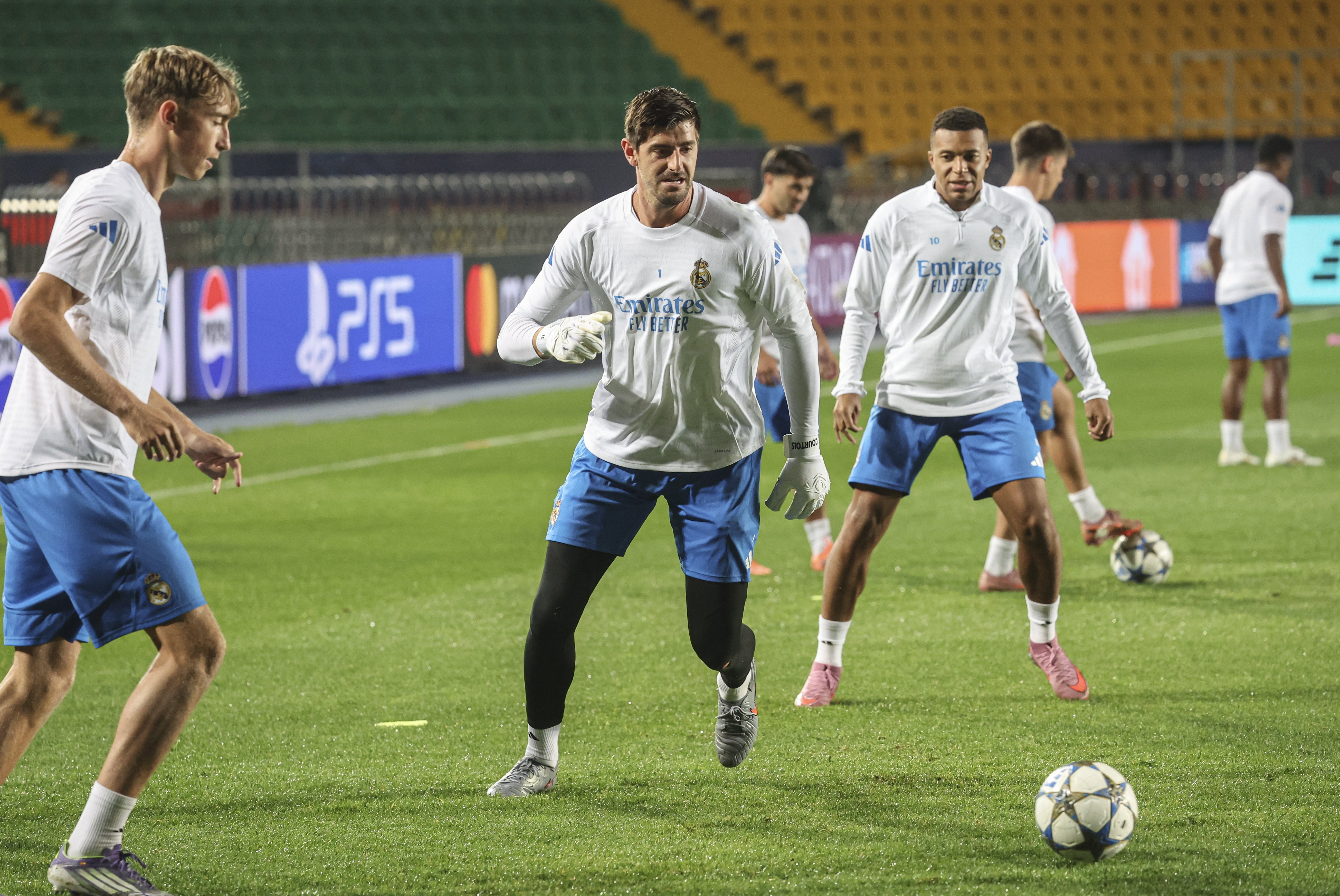 包含转会期体能课后，皇家社会临场应变备战葡超，引发热议，轮换策略成焦点的词条-开云体育官网