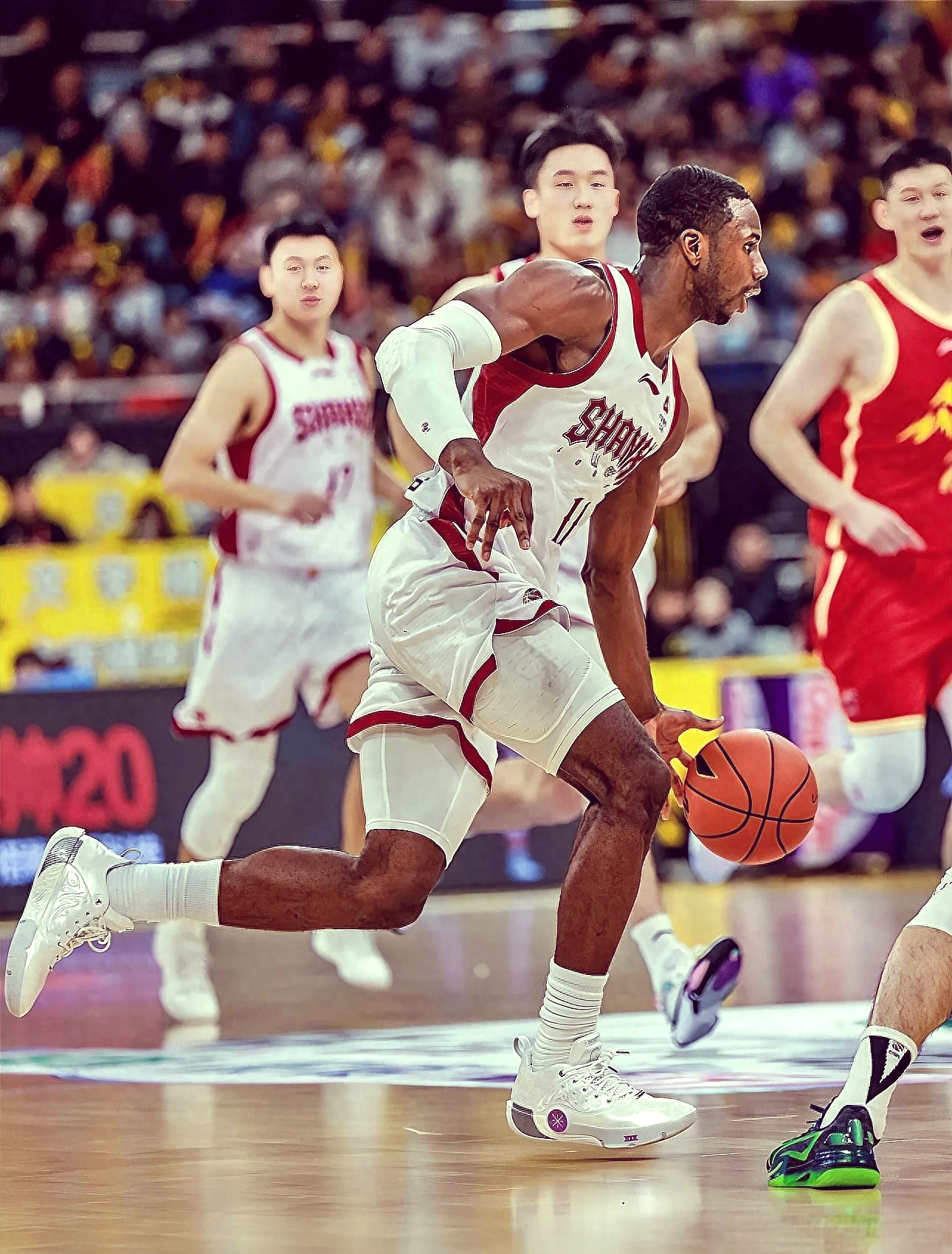 关于广东宏远发布备战花絮，今夜扳平良机，欧篮联任务艰巨，身体对抗强度拉满的信息-开云官网